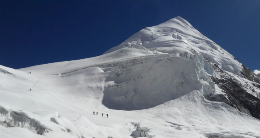 Seven climbers missing, four injured in Yalung-Ri avalanche